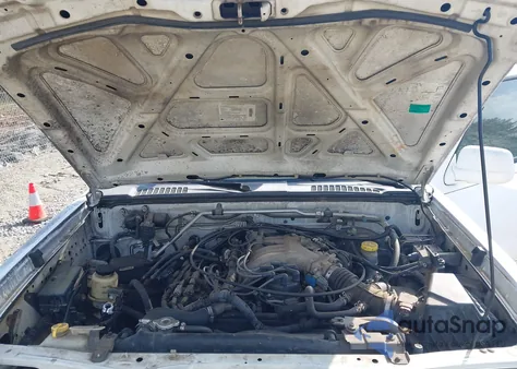 2001 Nissan Frontier Se-V6 z USA, uszkodzony, nr VIN 1N6ED27T21C354783